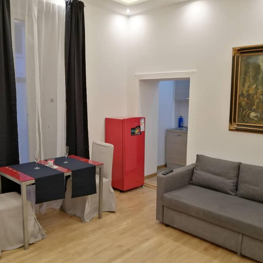 La Dimora Dei Borbone Lejlighed Napoli Eksteriør billede